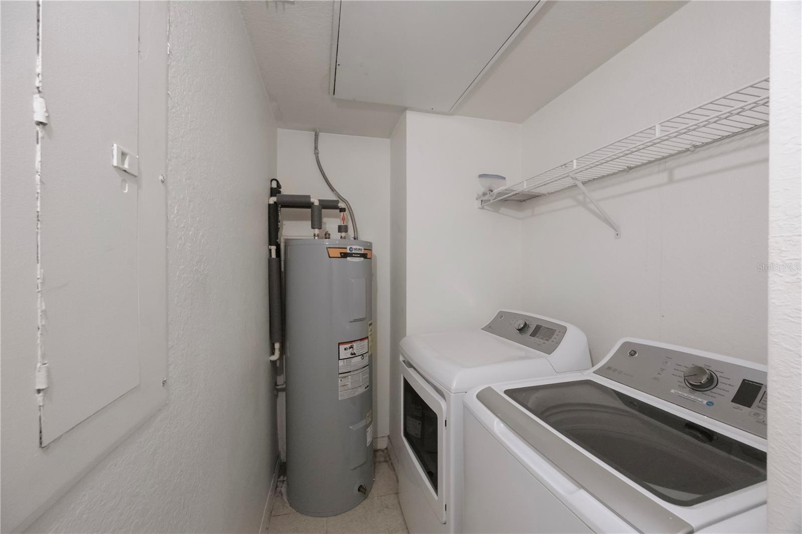 Image 30 of 41 For 410 Armenia Avenue 919b