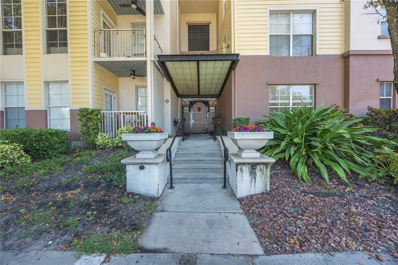 Image 38 of 41 For 410 Armenia Avenue 919b