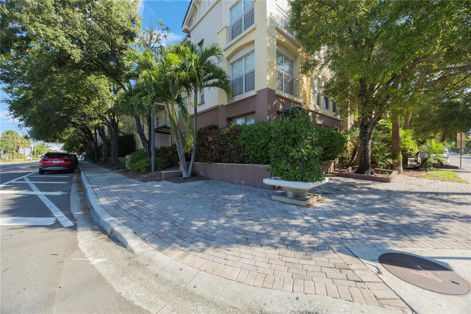 Image 39 of 41 For 410 Armenia Avenue 919b