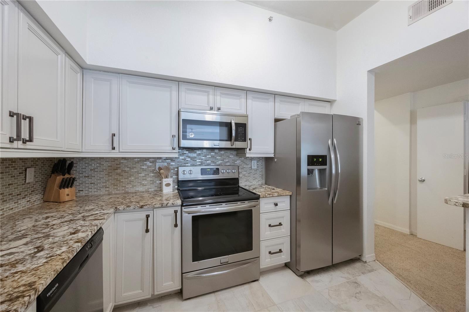 Image 5 of 41 For 410 Armenia Avenue 919b