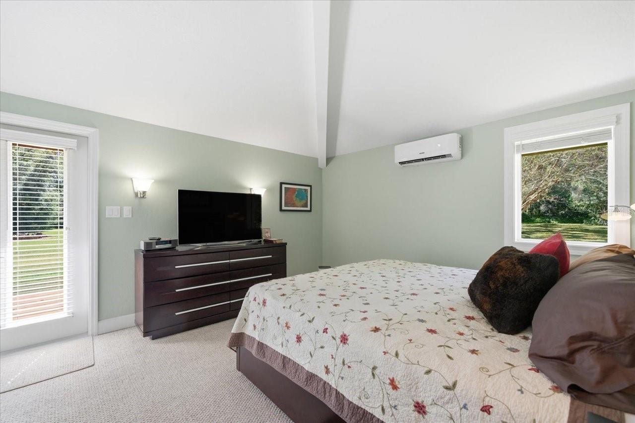 Listing photo id 10 for 22063 Lake Lindsey Road