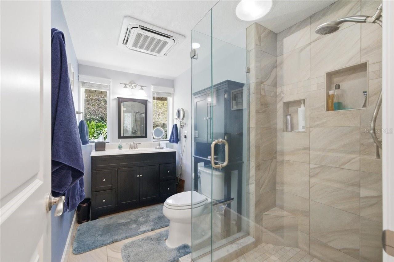 Listing photo id 12 for 22063 Lake Lindsey Road