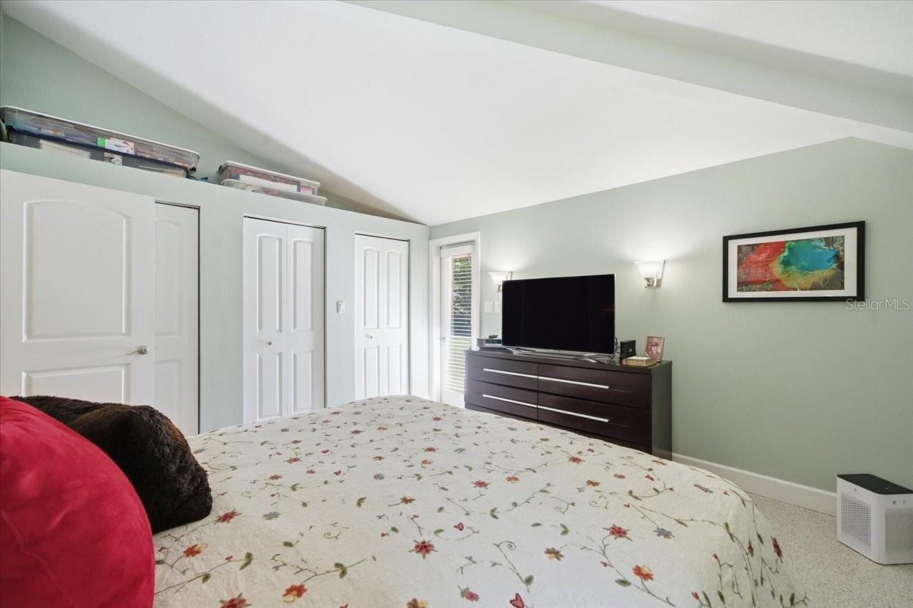 Listing photo id 15 for 22063 Lake Lindsey Road