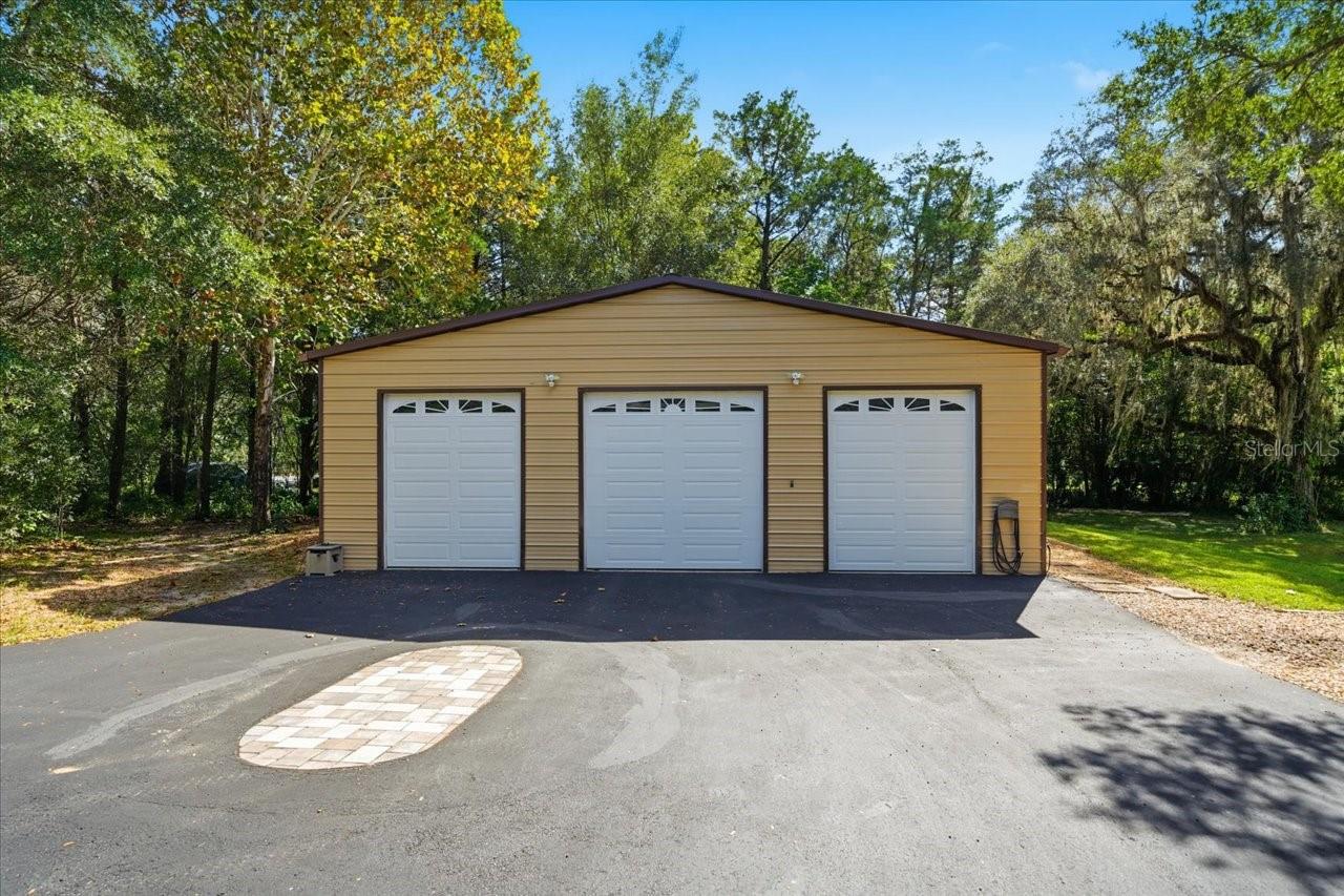 Listing photo id 0 for 22063 Lake Lindsey Road