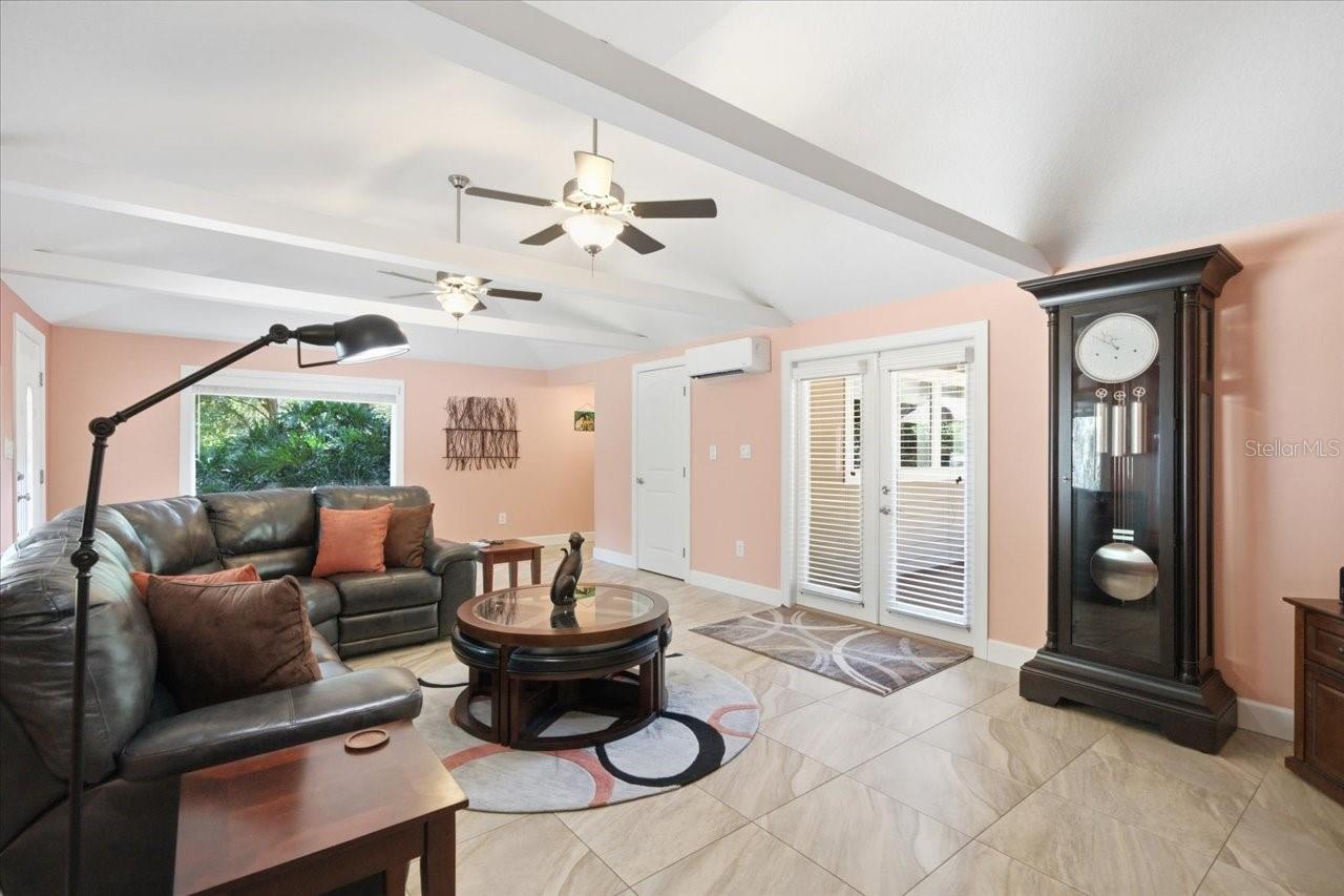 Listing photo id 3 for 22063 Lake Lindsey Road