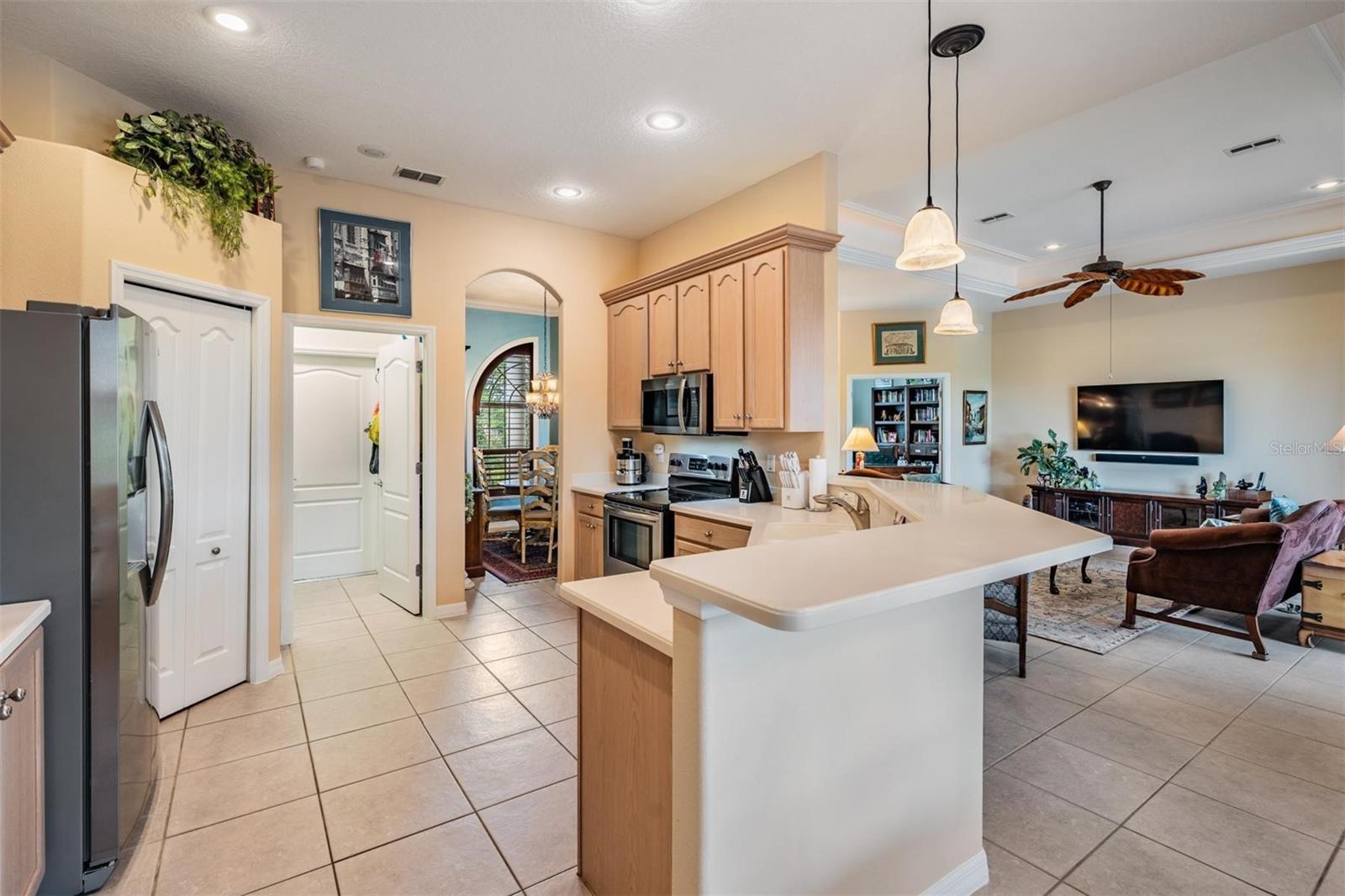 Listing photo id 15 for 13514 Thoroughbred Drive