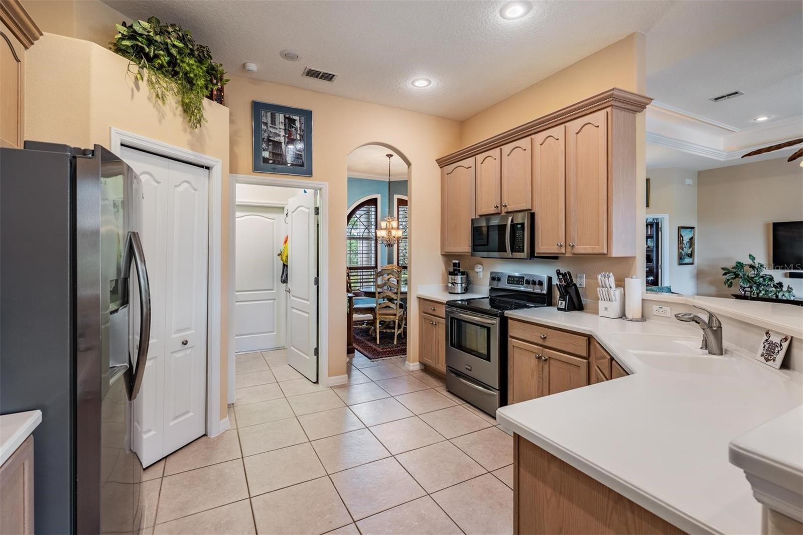 Listing photo id 16 for 13514 Thoroughbred Drive