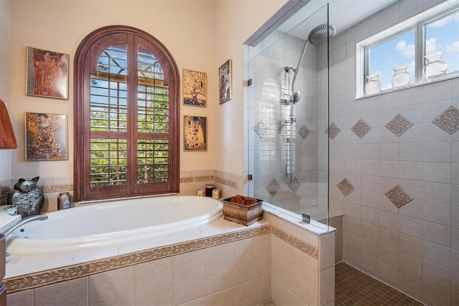 Listing photo id 28 for 13514 Thoroughbred Drive