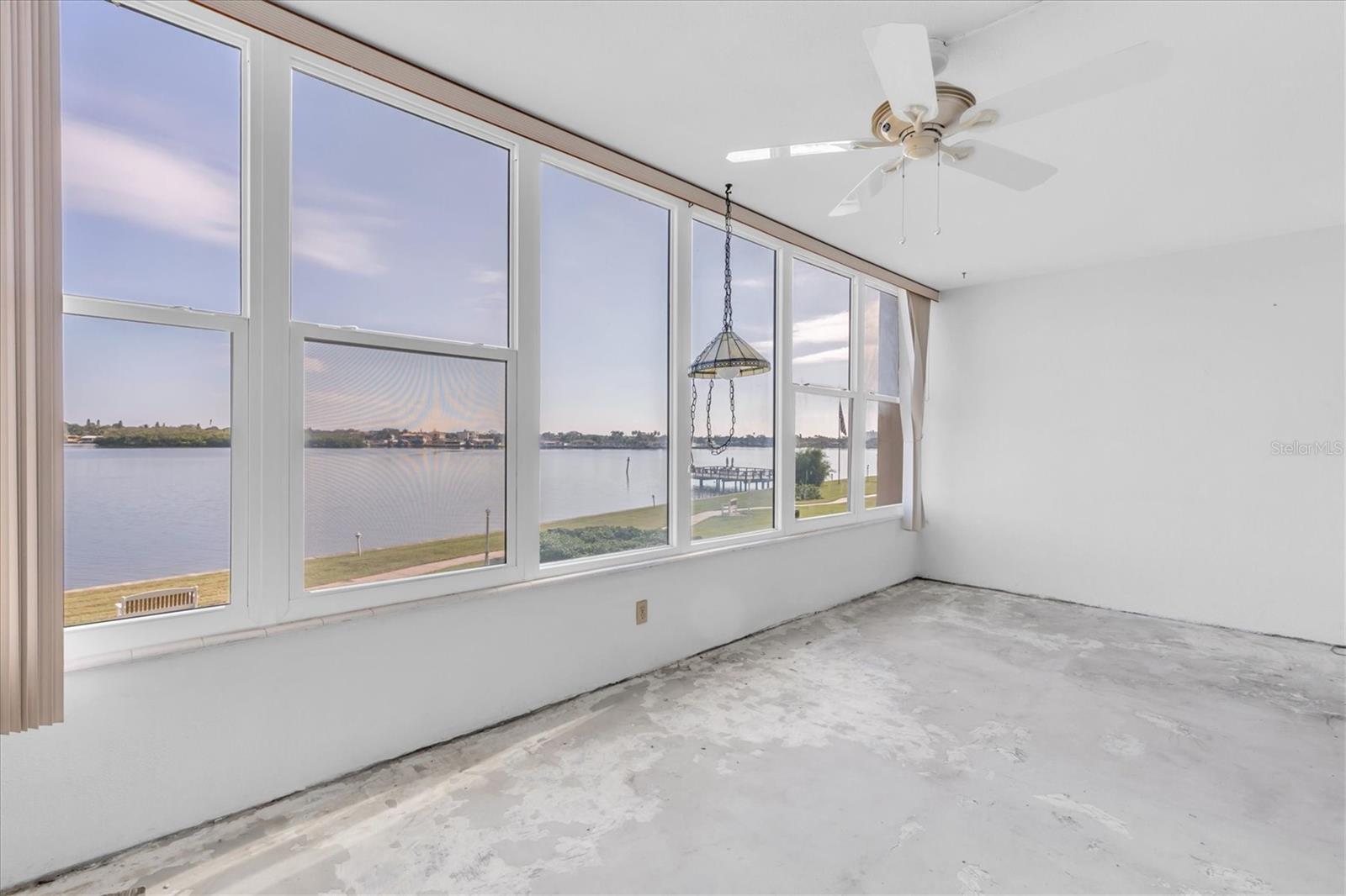 Image 15 of 43 For 1847 Shore Drive S 202