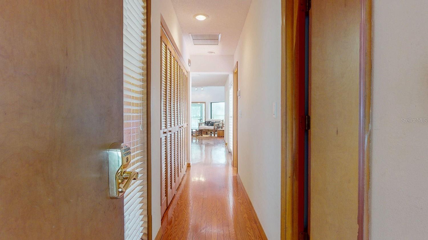 Image 46 of 70 For 10 Woodridge Circle