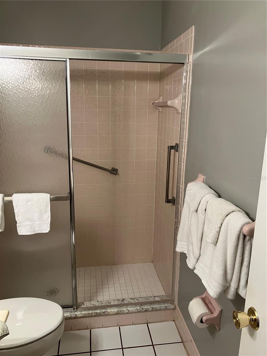 Listing photo id 12 for 5247 81st Street N 18