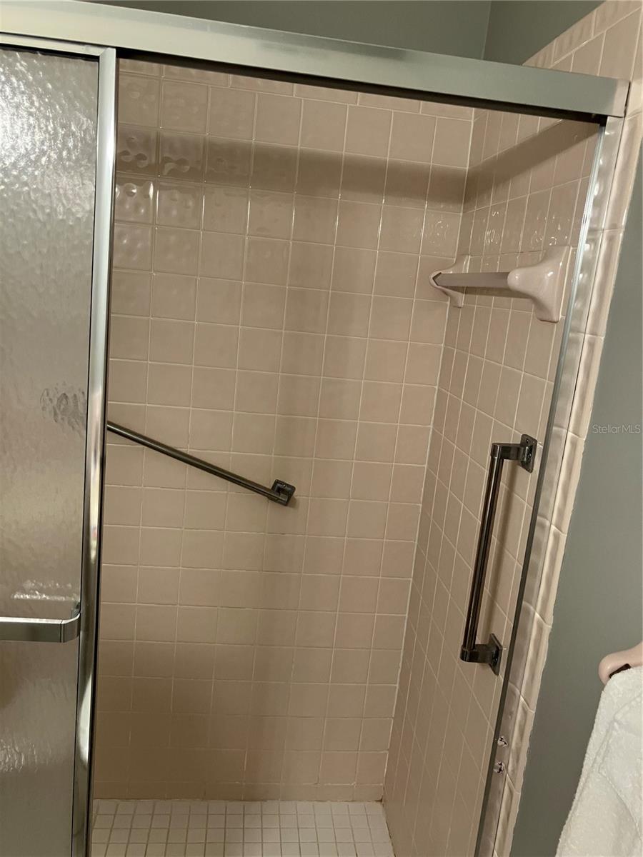 Listing photo id 13 for 5247 81st Street N 18