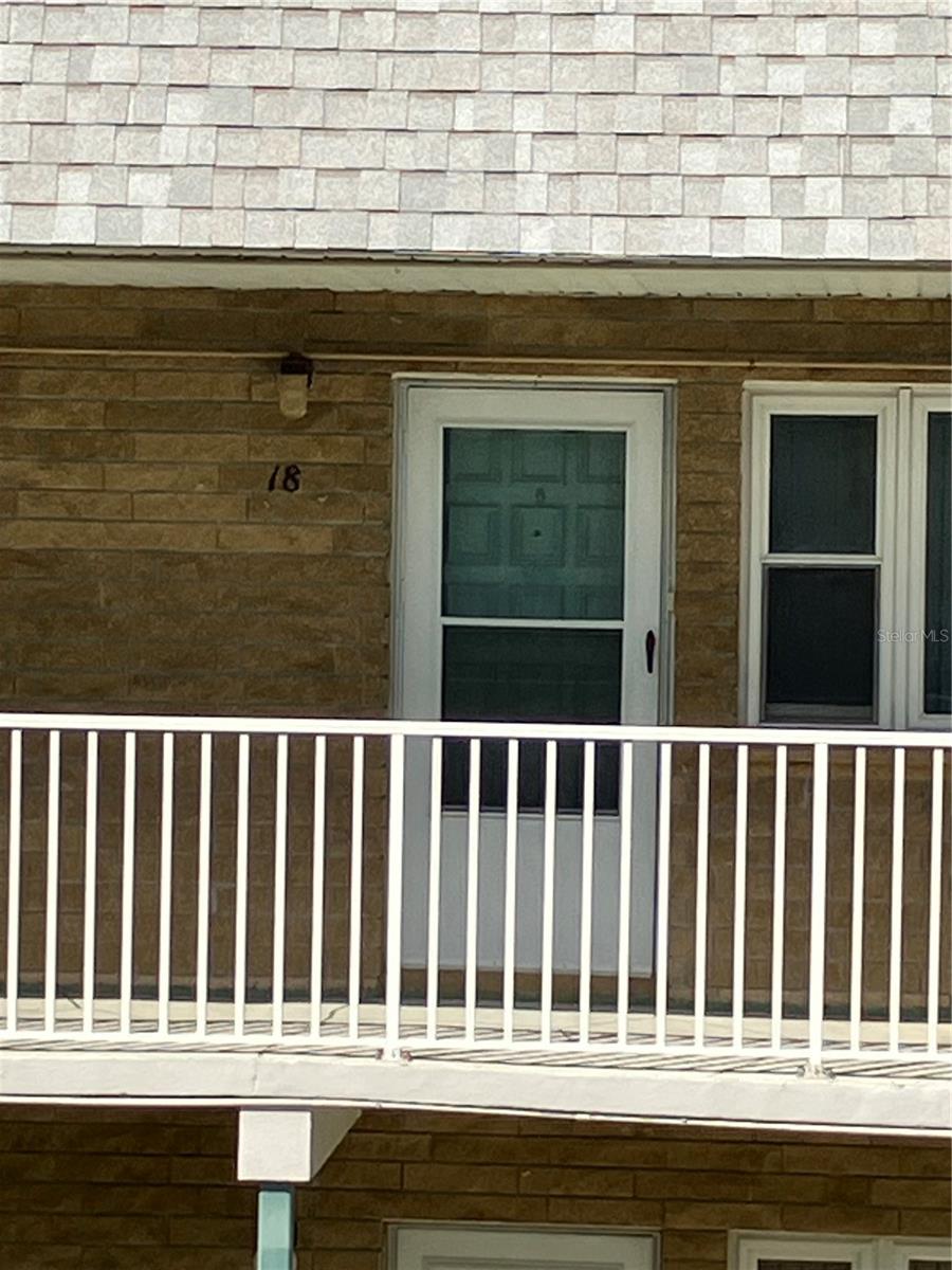 Listing photo id 0 for 5247 81st Street N 18