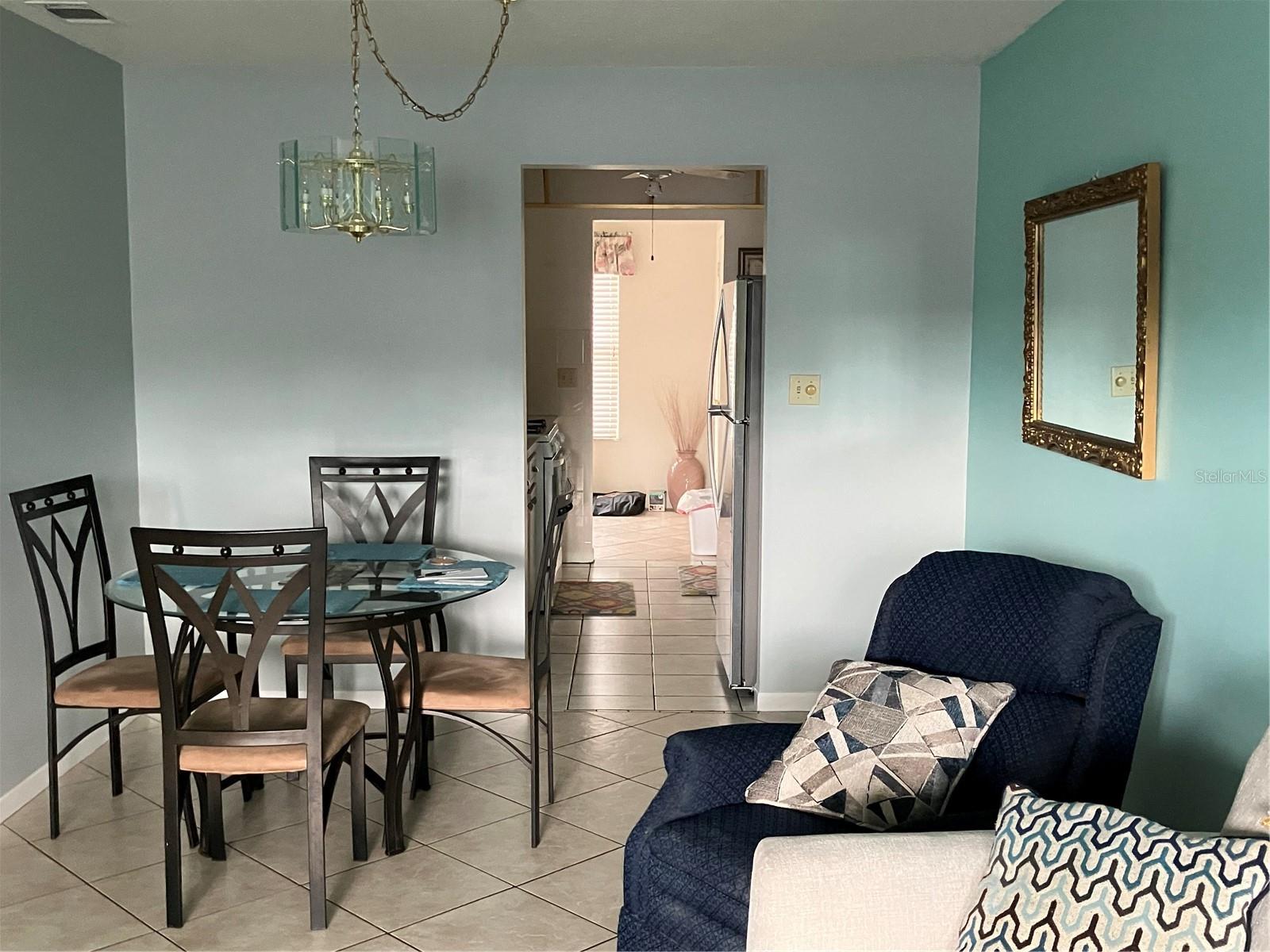 Listing photo id 6 for 5247 81st Street N 18