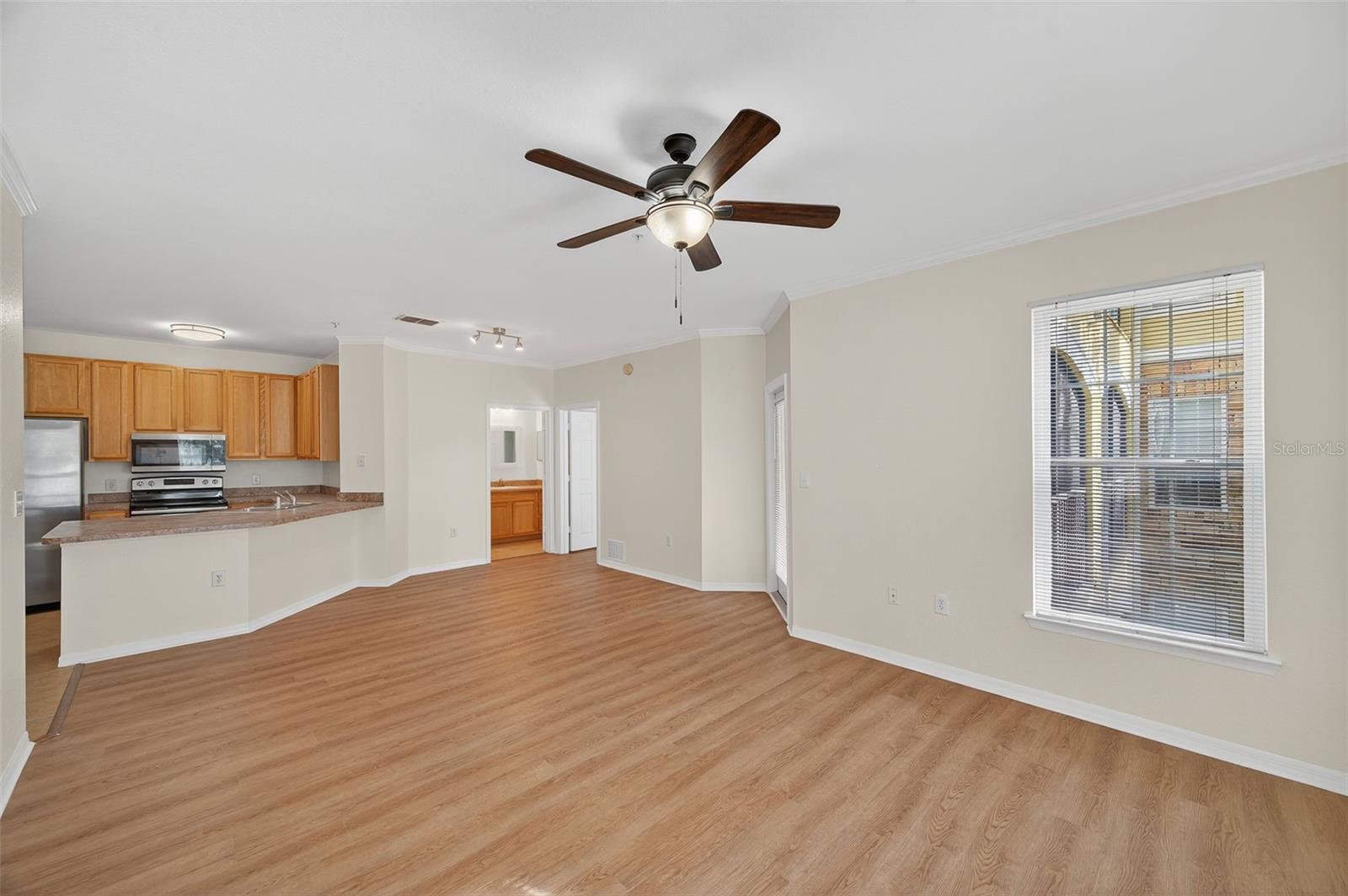 Image 11 of 63 For 10103 Courtney Oaks Circle 204