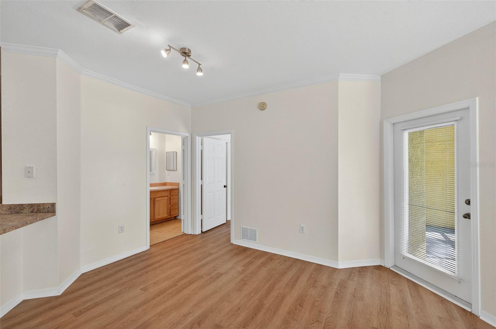 Image 14 of 63 For 10103 Courtney Oaks Circle 204