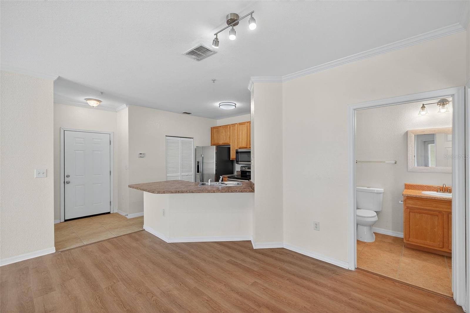 Image 15 of 63 For 10103 Courtney Oaks Circle 204