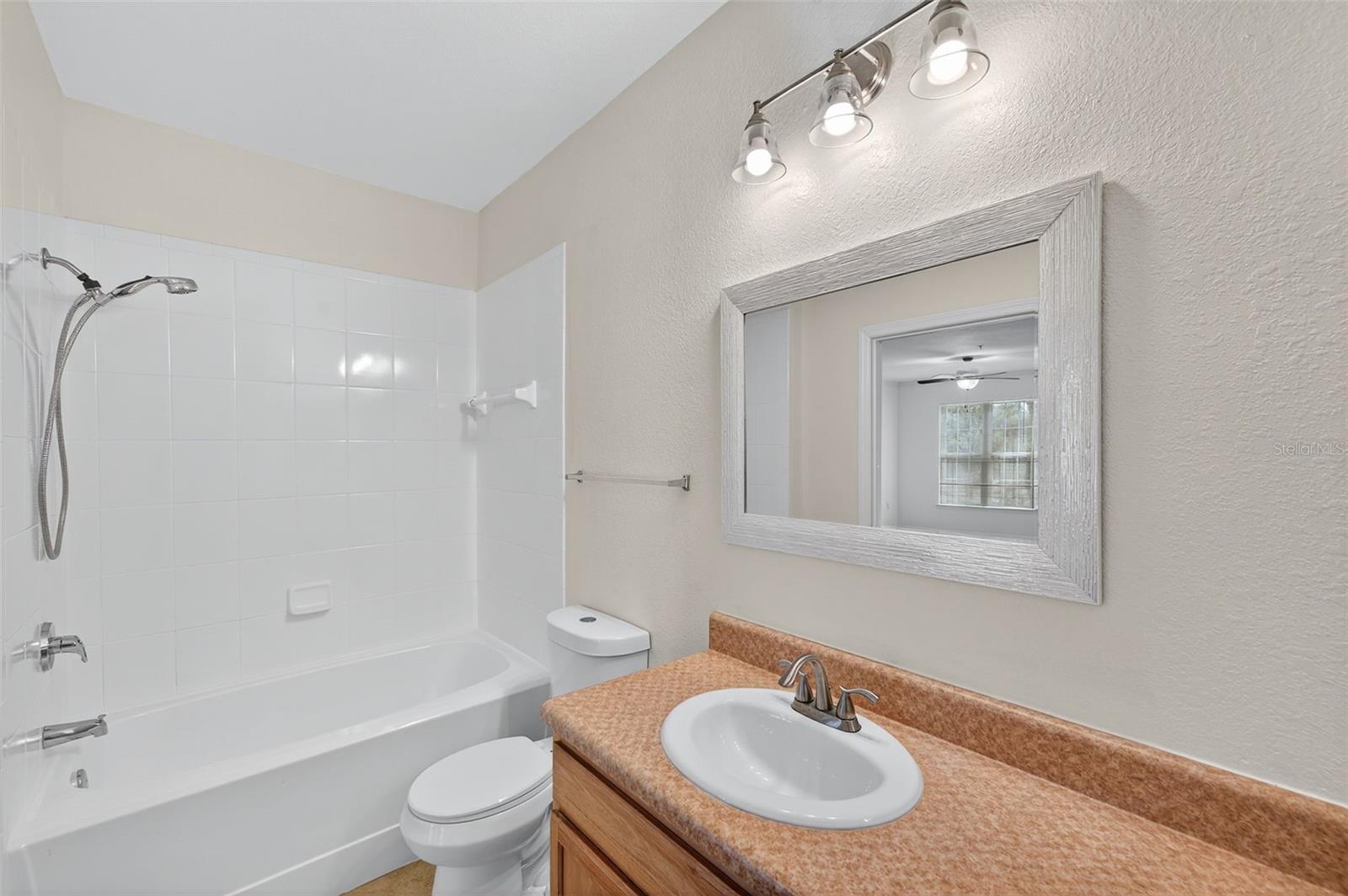 Image 18 of 63 For 10103 Courtney Oaks Circle 204