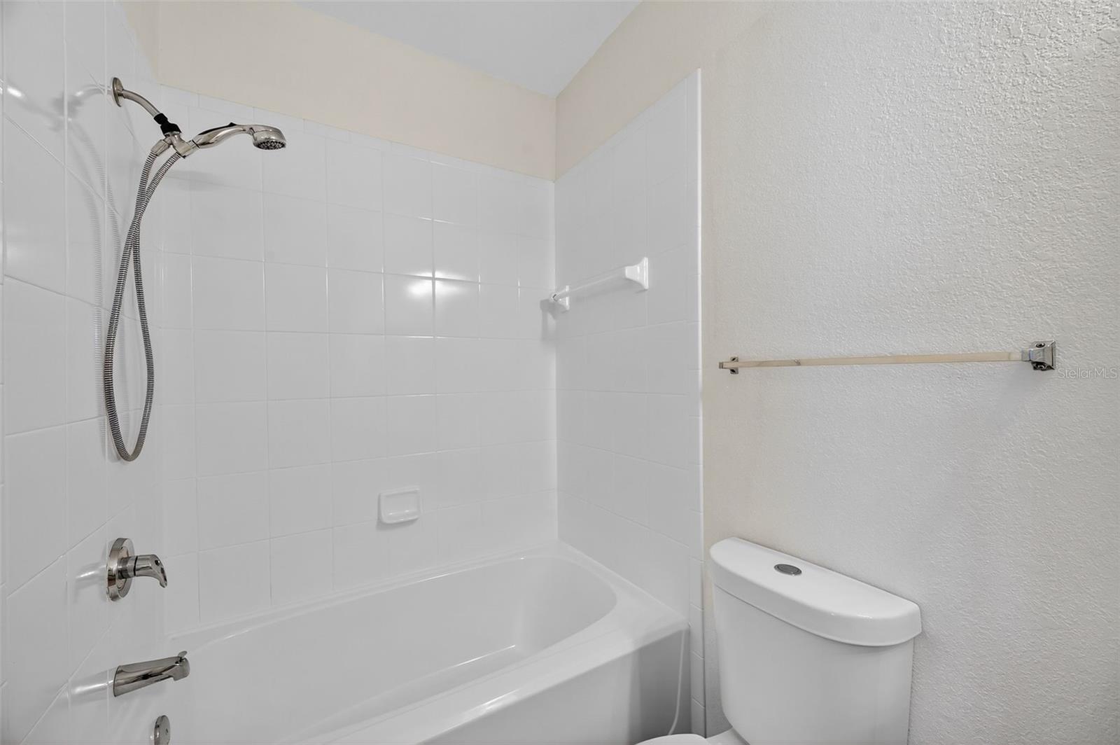 Image 19 of 63 For 10103 Courtney Oaks Circle 204