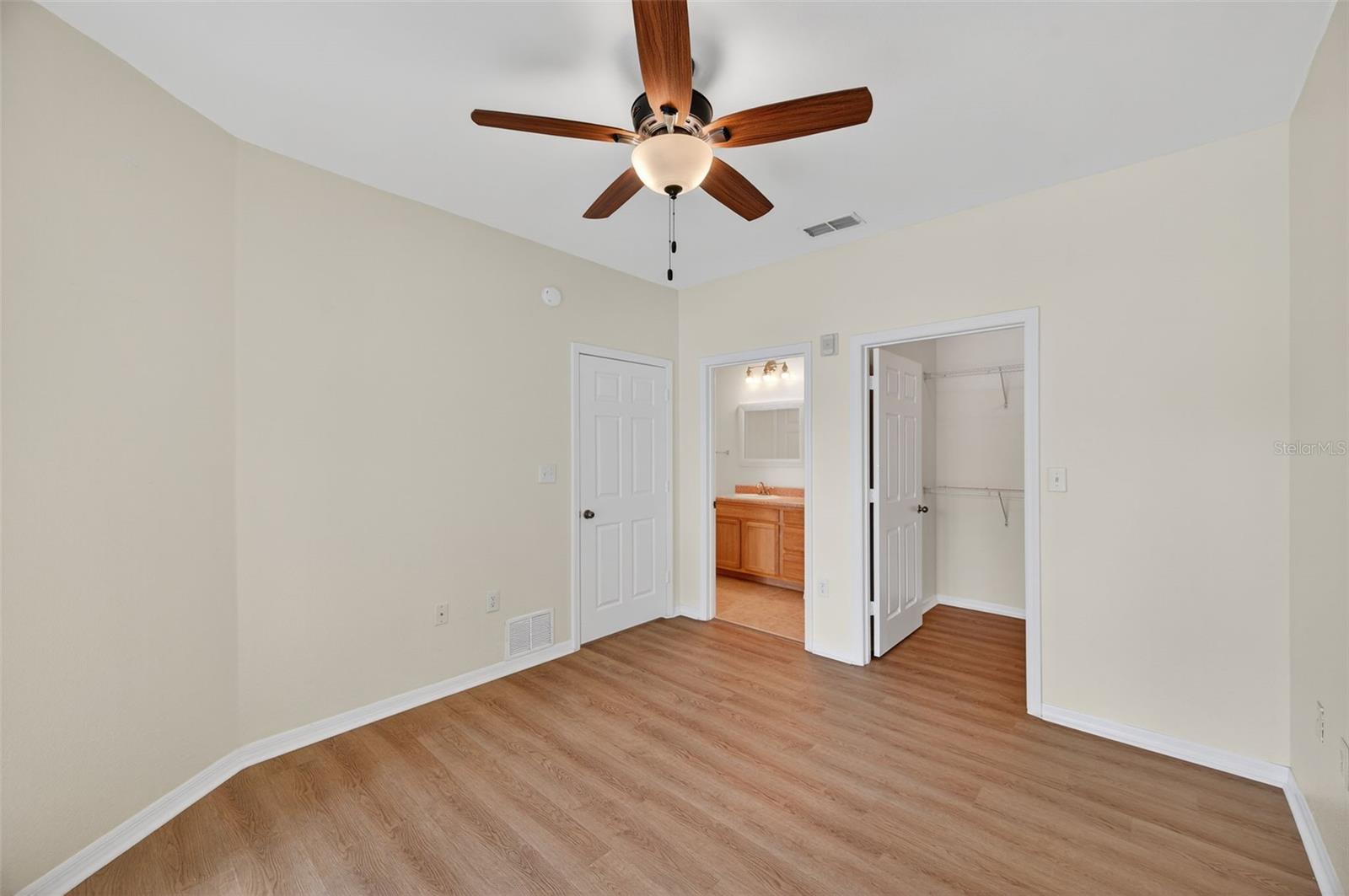 Image 22 of 63 For 10103 Courtney Oaks Circle 204