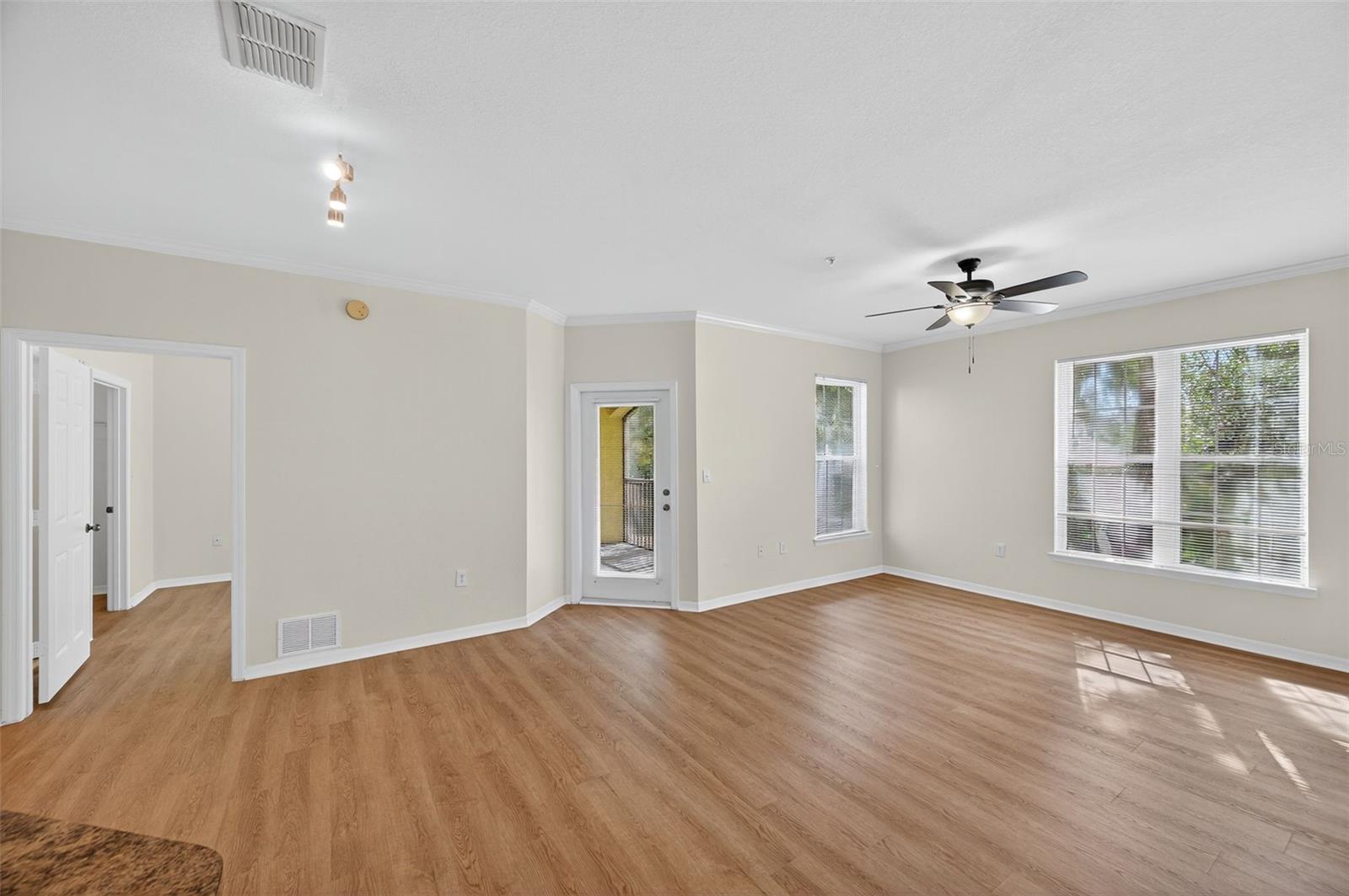 Image 3 of 63 For 10103 Courtney Oaks Circle 204