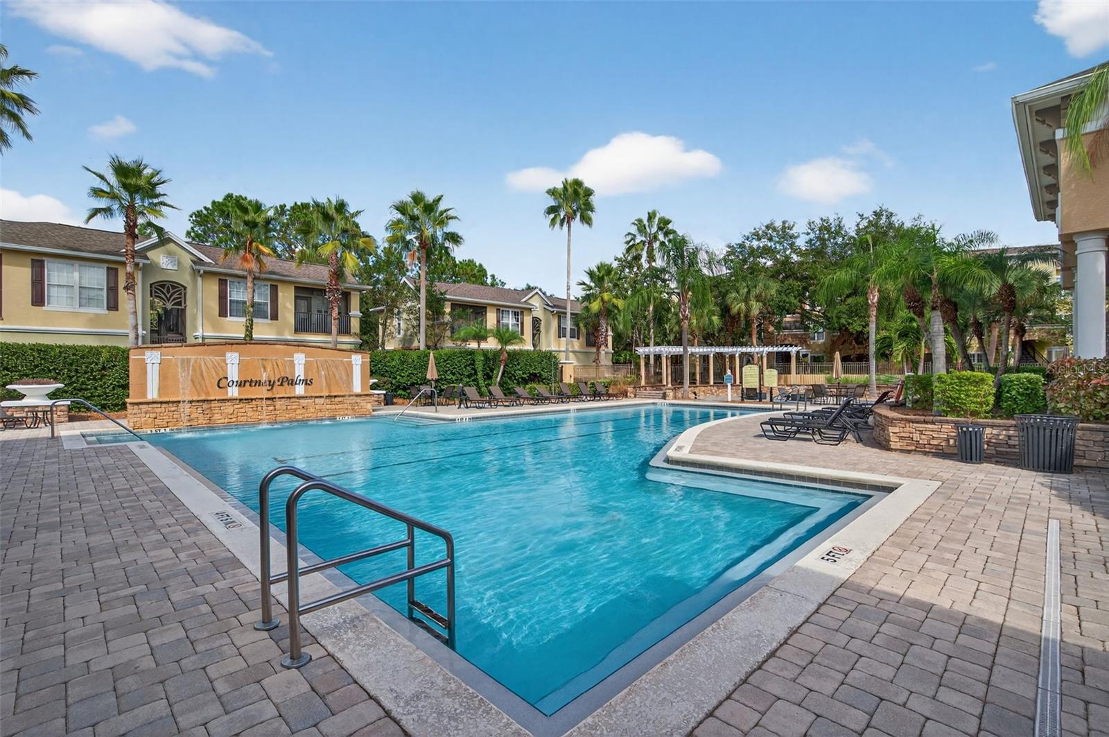 Image 40 of 63 For 10103 Courtney Oaks Circle 204