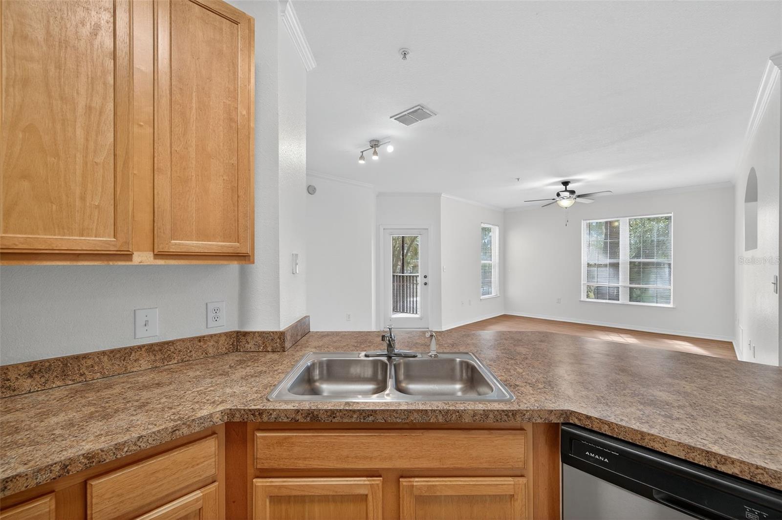 Image 8 of 63 For 10103 Courtney Oaks Circle 204