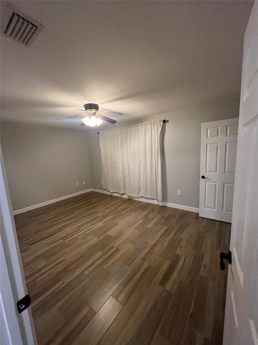 Image 26 of 36 For 705 Townhomes Boulevard