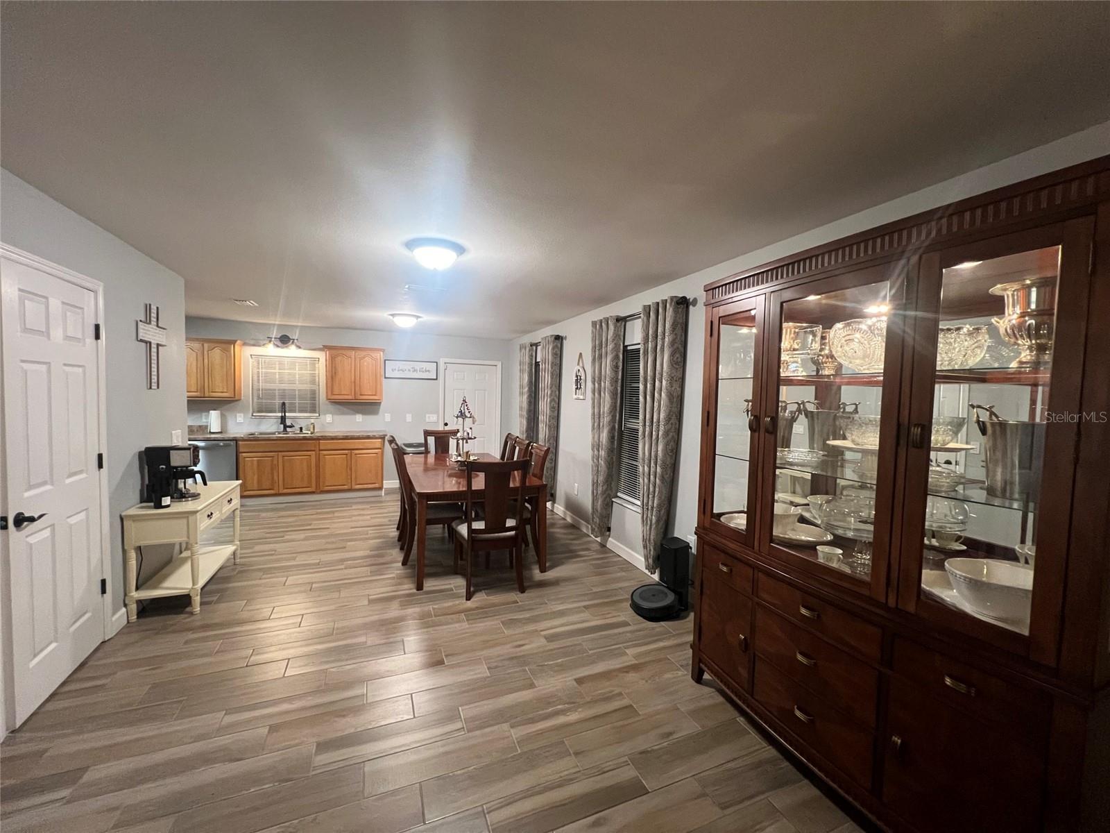 Image 5 of 36 For 705 Townhomes Boulevard