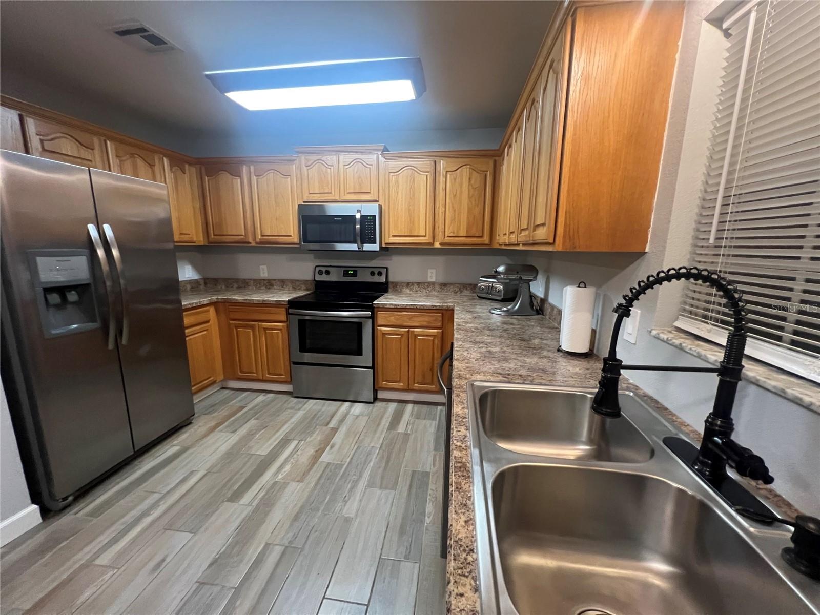 Image 8 of 36 For 705 Townhomes Boulevard