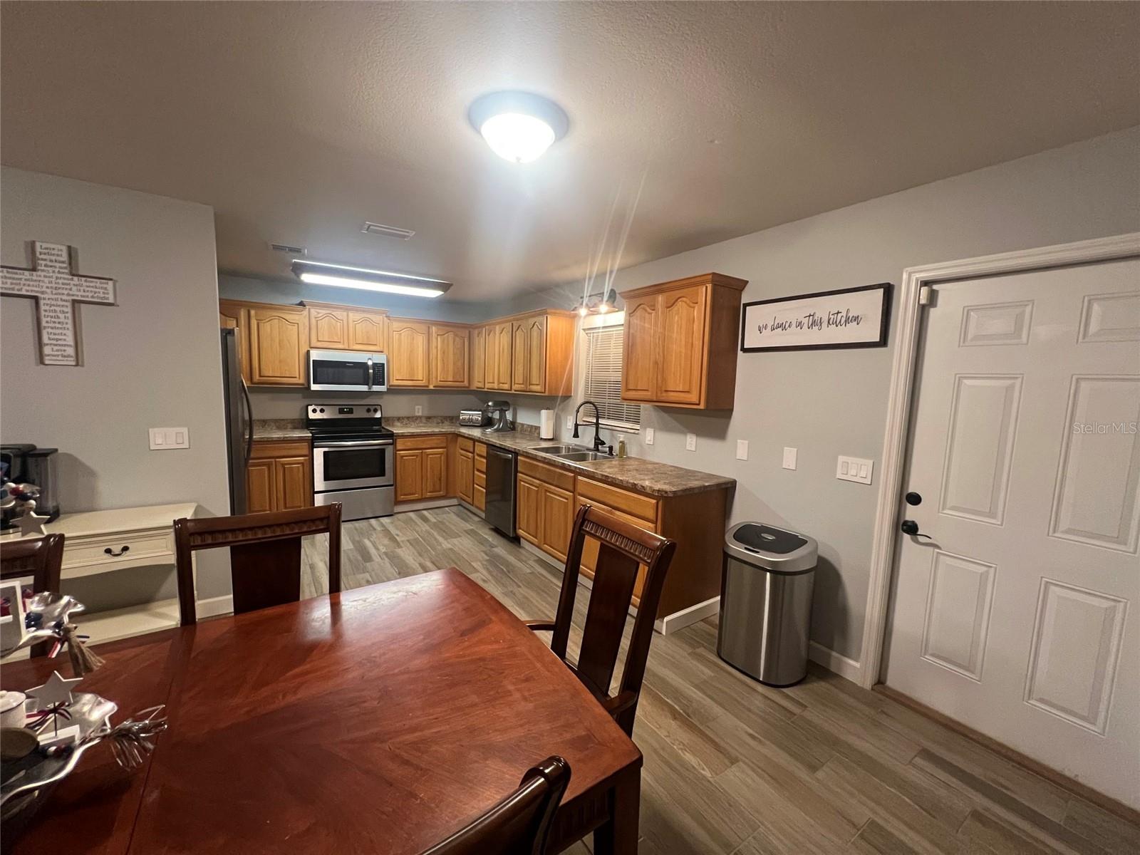 Image 9 of 36 For 705 Townhomes Boulevard