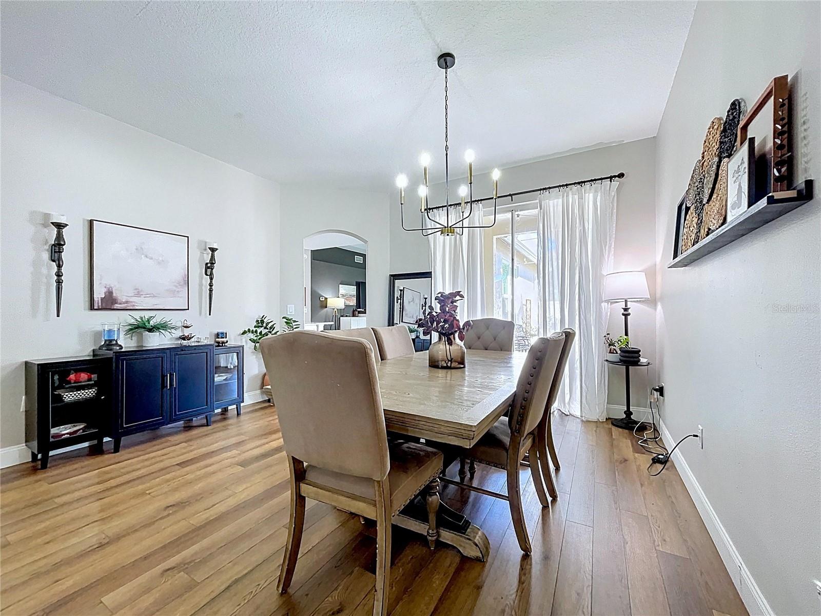 Listing photo id 8 for 1908 Bell Ranch Street