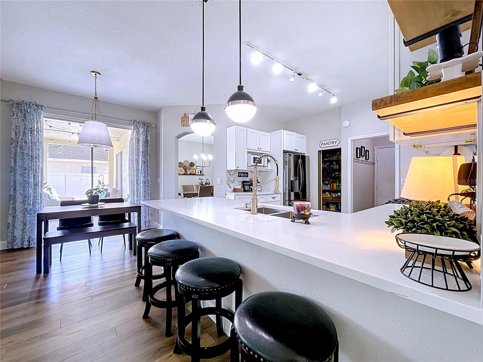Listing photo id 10 for 1908 Bell Ranch Street
