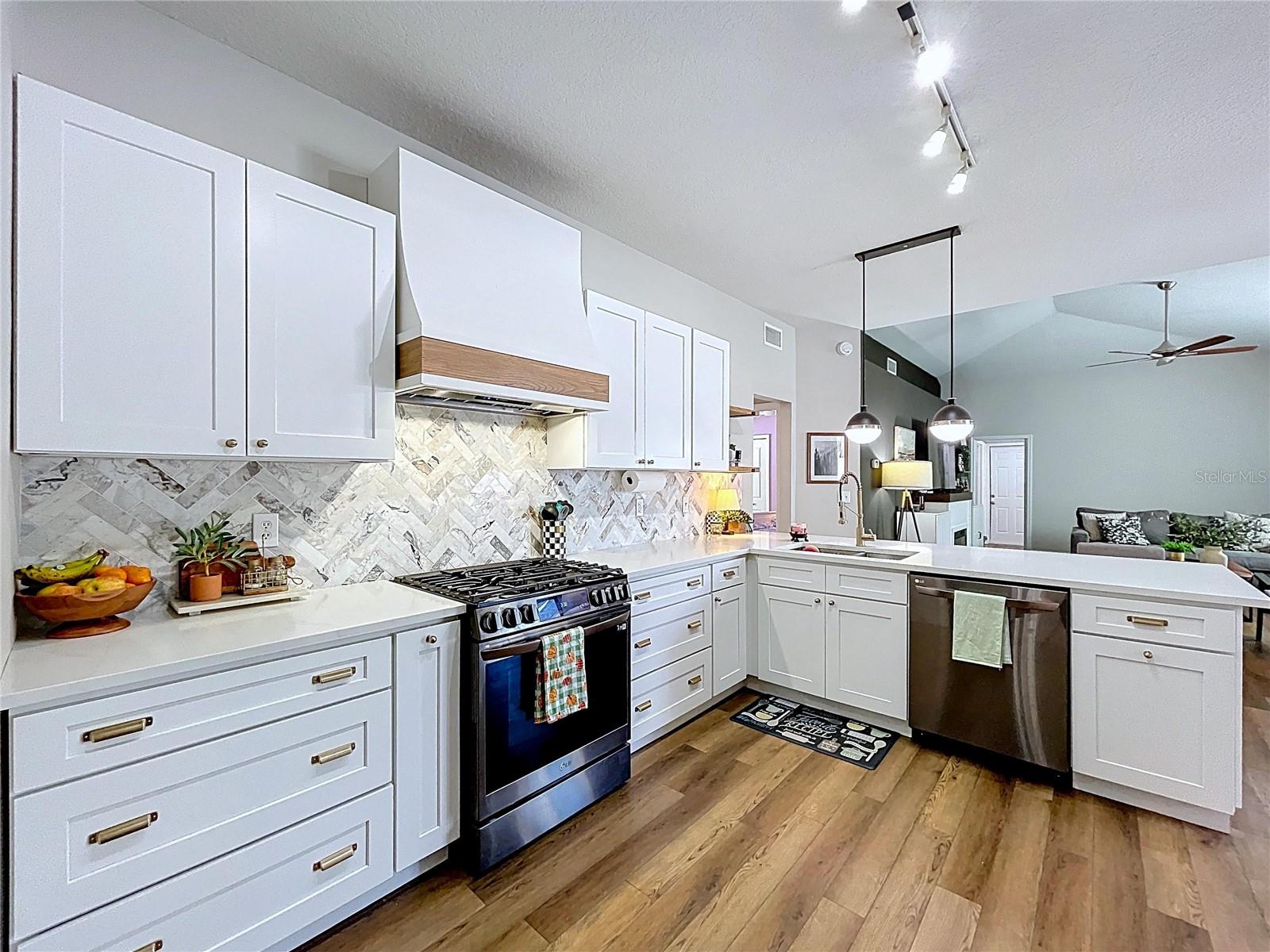Listing photo id 12 for 1908 Bell Ranch Street