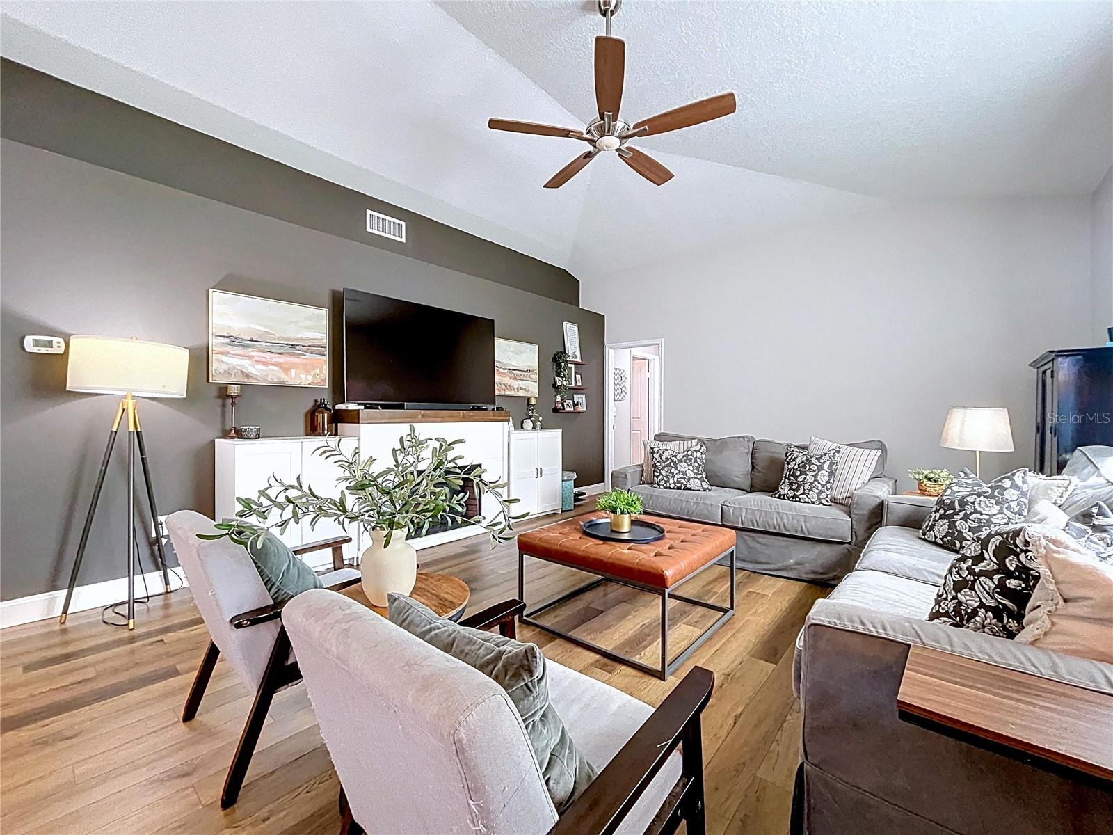 Listing photo id 21 for 1908 Bell Ranch Street