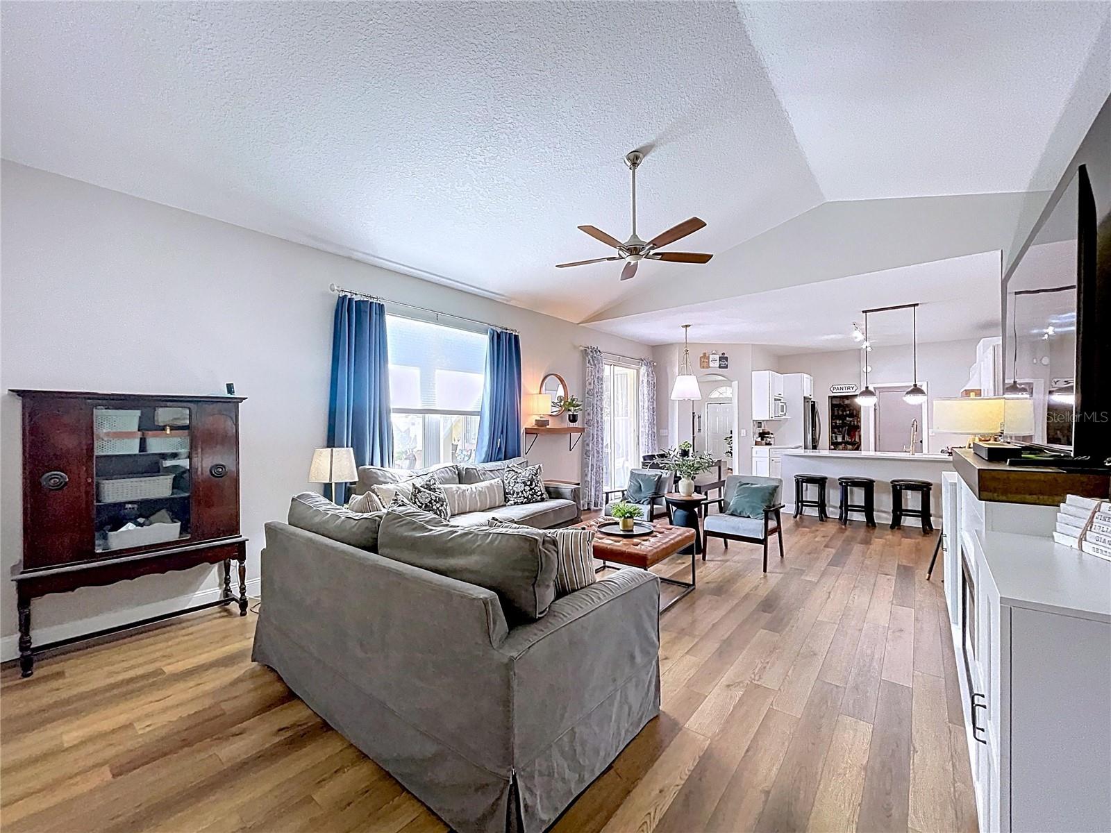 Listing photo id 22 for 1908 Bell Ranch Street