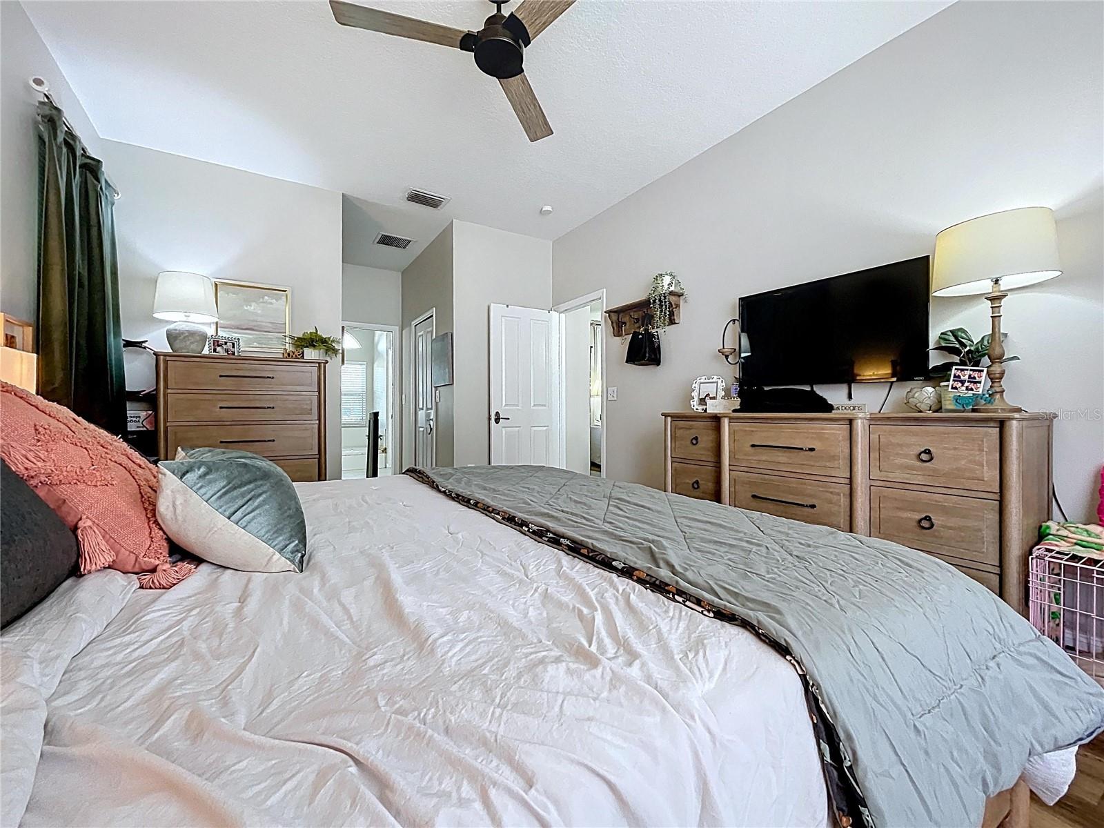 Listing photo id 37 for 1908 Bell Ranch Street