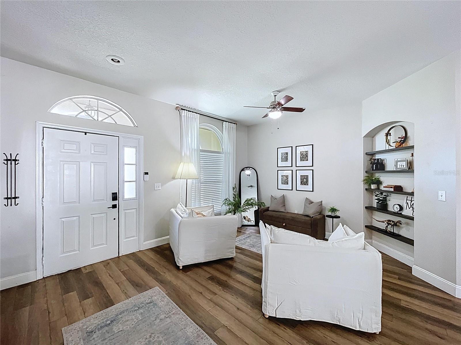 Listing photo id 2 for 1908 Bell Ranch Street