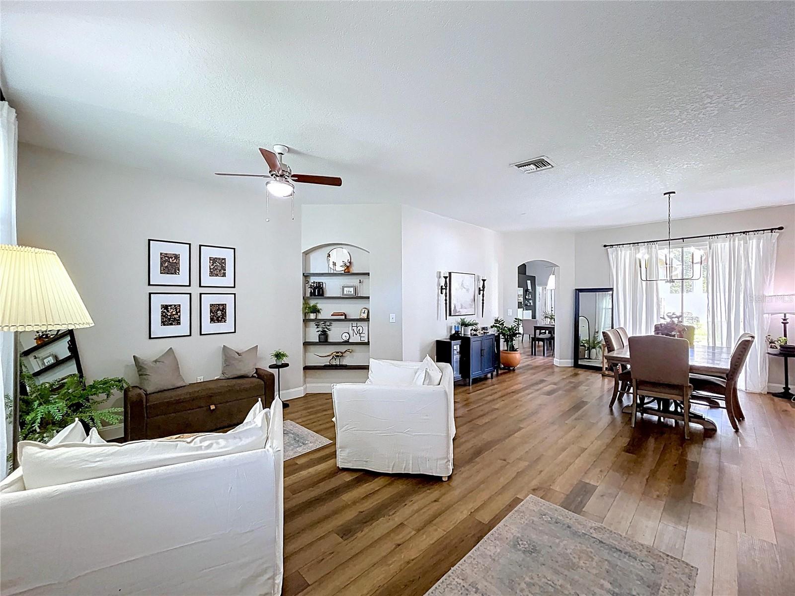 Listing photo id 4 for 1908 Bell Ranch Street