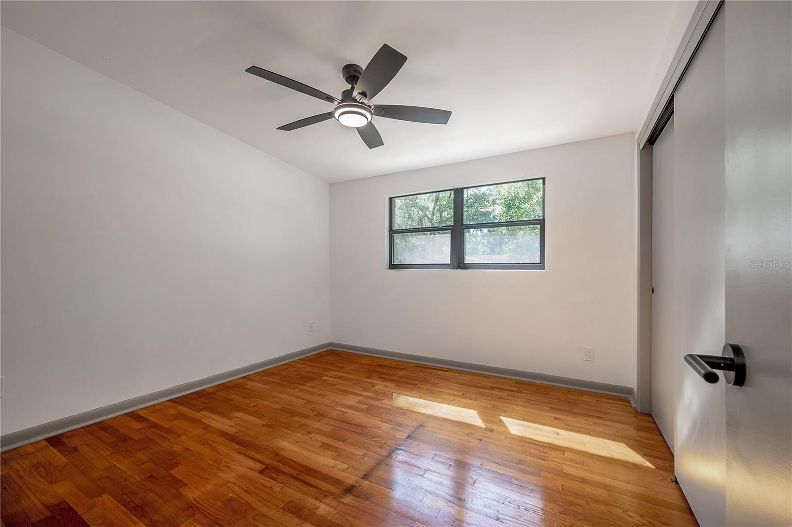 Image 33 of 49 For 1602 Henry Avenue