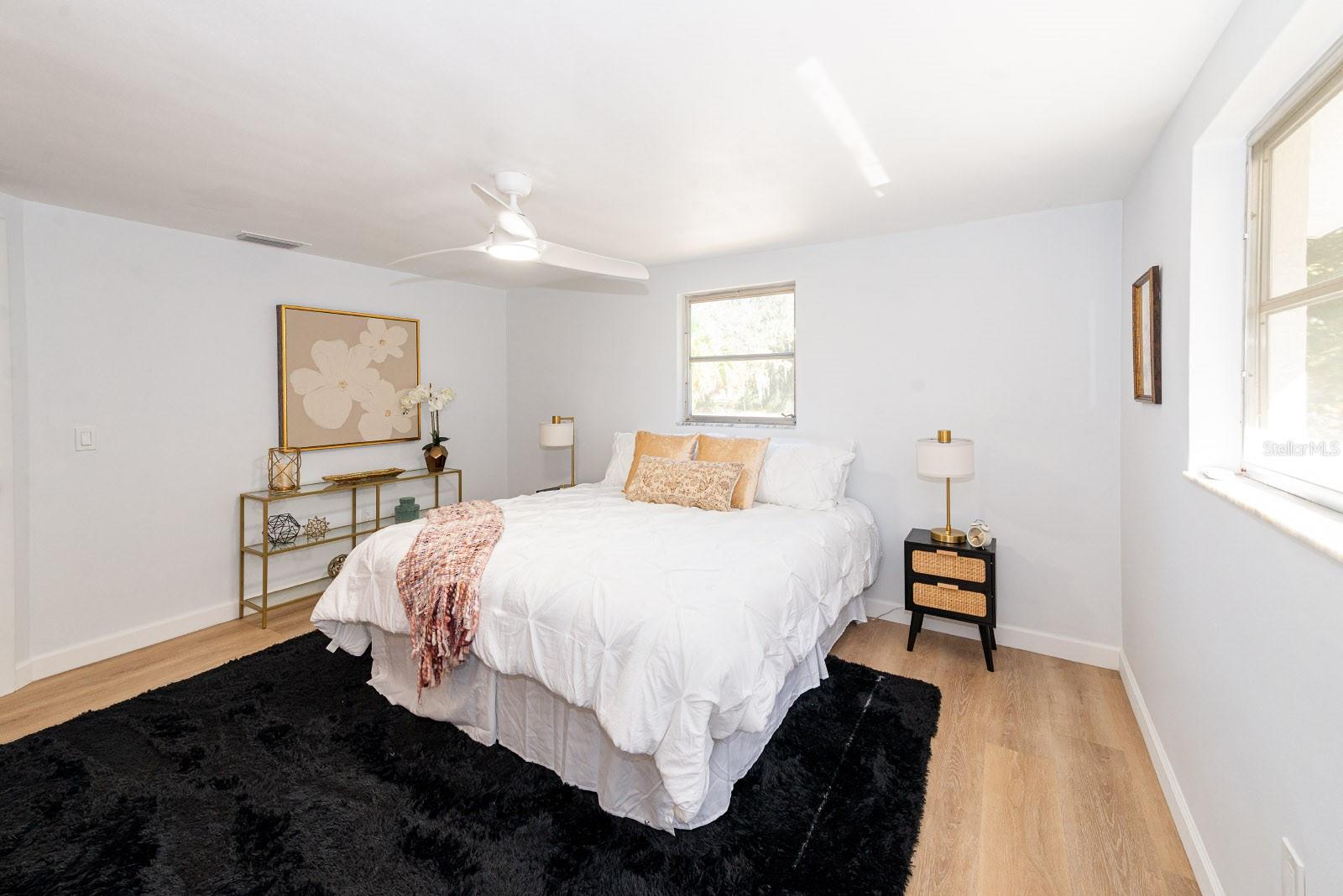 Listing photo id 11 for 9640 Hilltop Drive