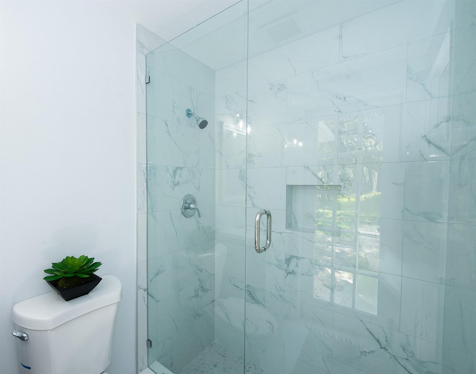 Listing photo id 13 for 9640 Hilltop Drive