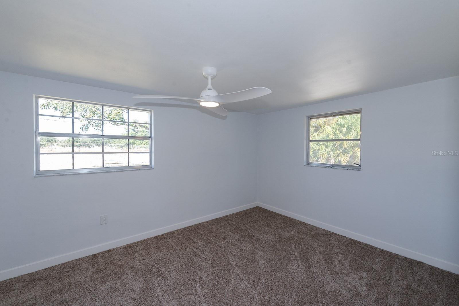 Listing photo id 14 for 9640 Hilltop Drive