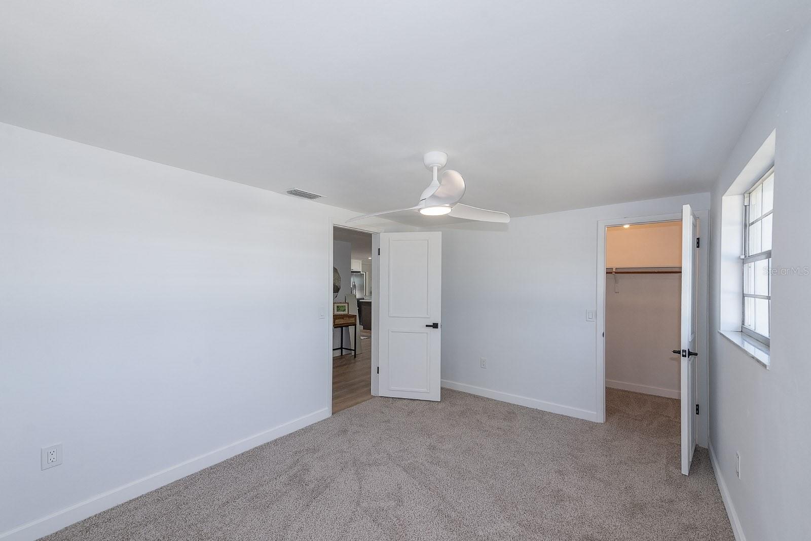 Listing photo id 15 for 9640 Hilltop Drive