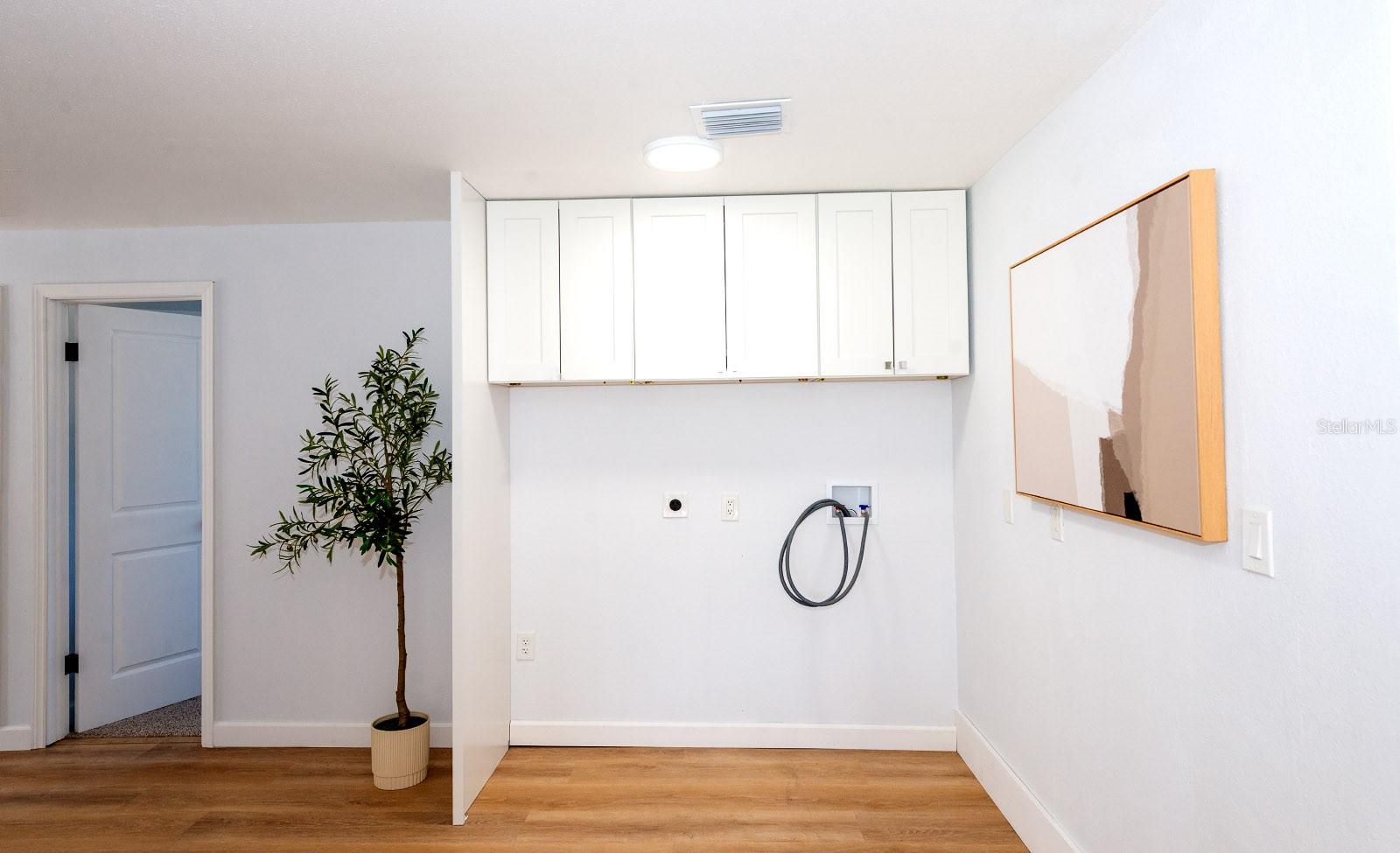 Listing photo id 17 for 9640 Hilltop Drive