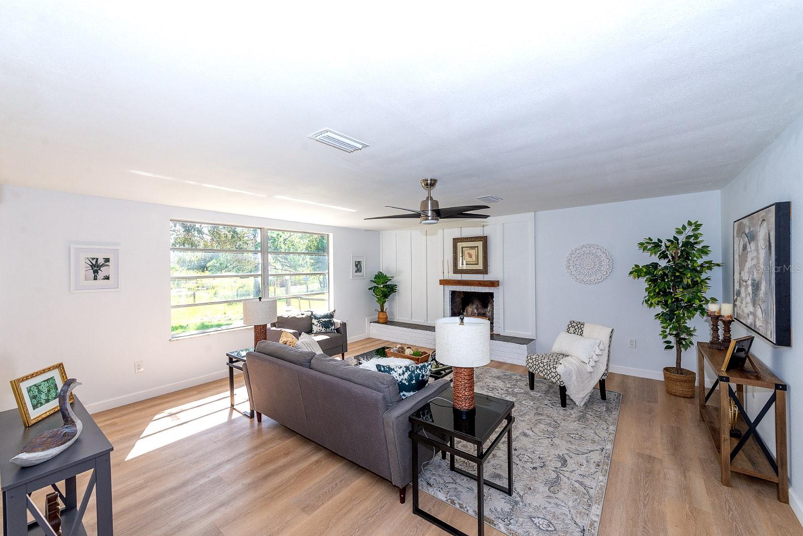 Listing photo id 18 for 9640 Hilltop Drive