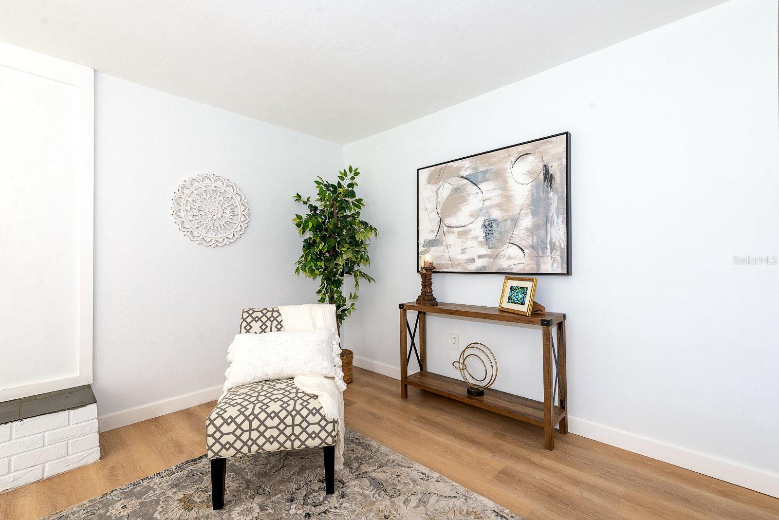 Listing photo id 22 for 9640 Hilltop Drive