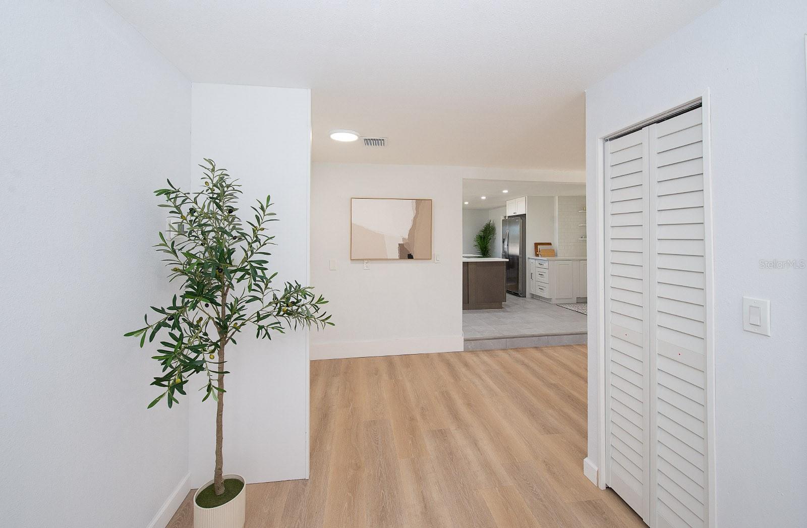 Listing photo id 25 for 9640 Hilltop Drive