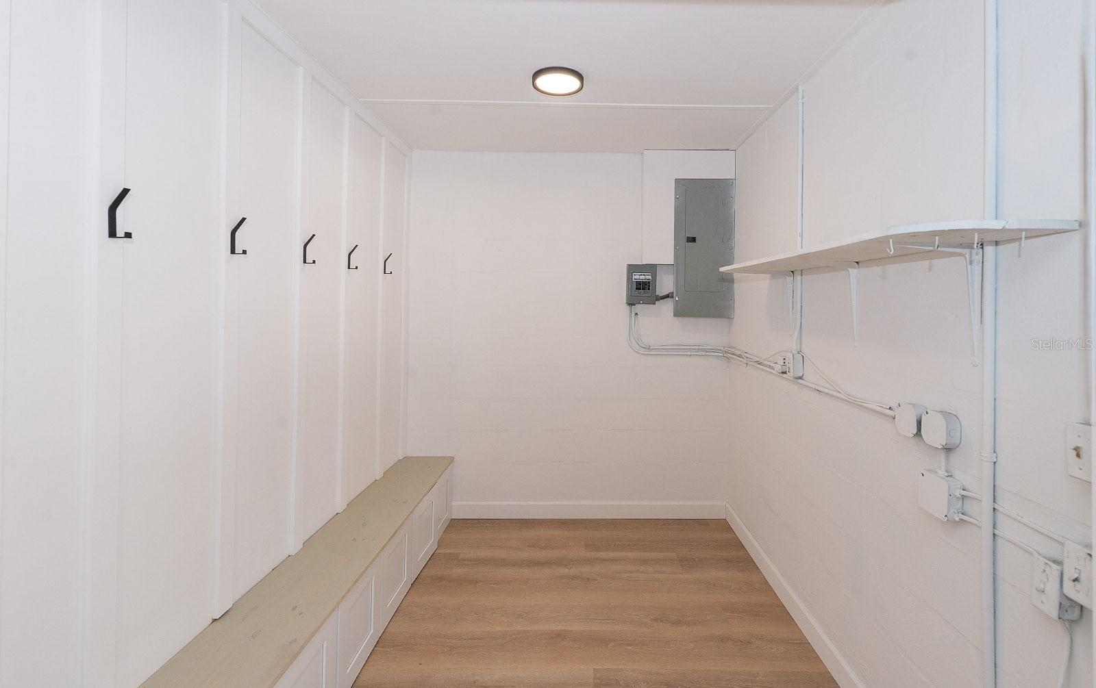 Listing photo id 28 for 9640 Hilltop Drive