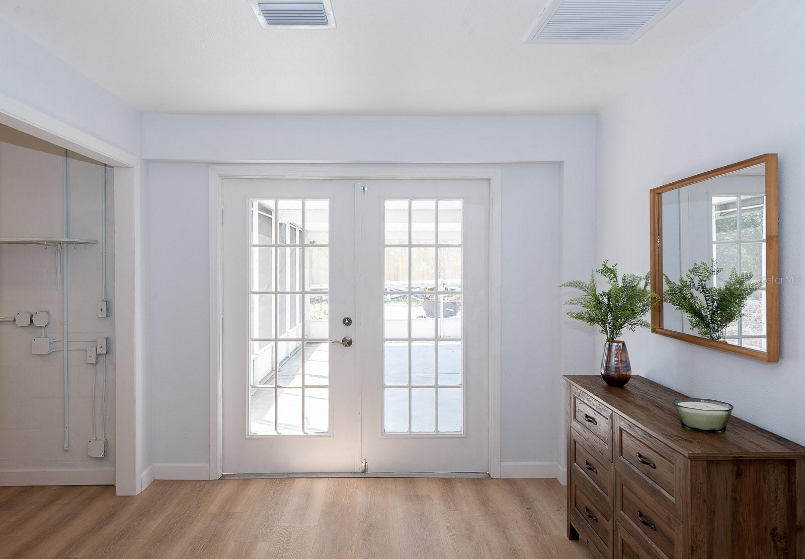 Listing photo id 29 for 9640 Hilltop Drive